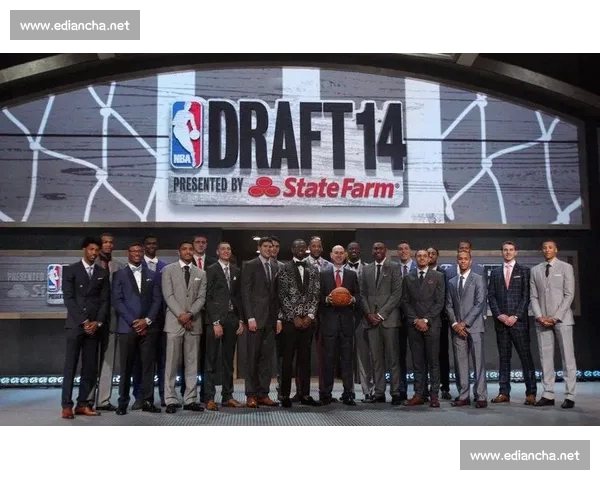 NBA焦点战赛后总结攻防对决全景解析巨星表现与关键回合深度复盘